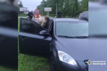 На Київщині поліцейські затримали озброєнну злочинну групу автокрадіїв На Київщині поліцейські затримали озброєнну злочинну групу автокрадіїв