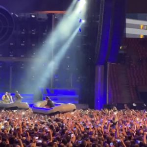 Rammstein на концерті в Цюриху розгорнули прапор України Rammstein на концерті в Цюриху розгорнули прапор України