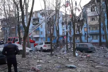 ​Станом на 08:00 на місці ракетного удару по житловому будинку в м. Запоріжжя підрозділами ДСНС врятовано 11 осіб, з яких 4 госпіталізовано до лікарень