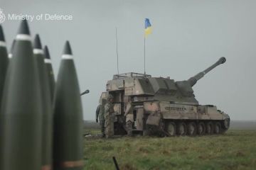Міністерство оборони Великої Британії показало,  навчання другої групи українських військових, на 155 мм самохідній артилерійській установці AS90 Міністерство оборони Великої Британії показало,  навчання другої групи українських військових, на 155 мм самохідній артилерійській установці AS90