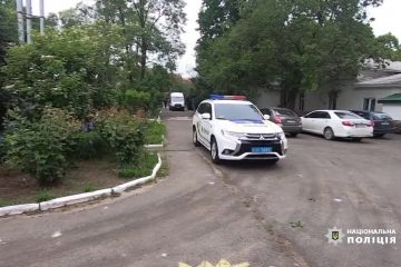 З приємними сюрпризами, щирими посмішками та теплими обіймами. З приємними сюрпризами, щирими посмішками та теплими обіймами.