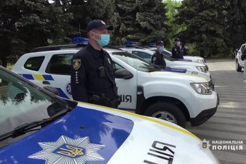 Поліцейські офіцери двох територіальних громад Житомирщини отримали авто. Поліцейські офіцери двох територіальних громад Житомирщини отримали авто.