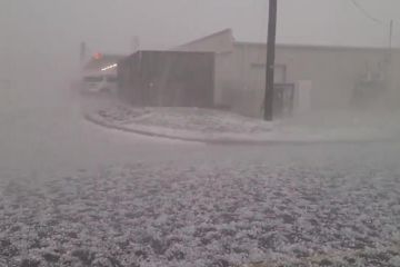У Техасі пройшов потужний шторм із градом та вітром У Техасі пройшов потужний шторм із градом та вітром