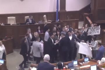 Парламент Молдови перейменував державну мову на румунську Парламент Молдови перейменував державну мову на румунську