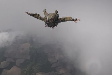 ССО ЗС України продемонстрували Military Free Fall (MFF)  ССО ЗС України продемонстрували Military Free Fall (MFF)