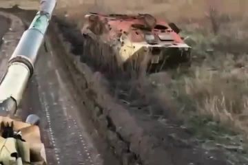 «Наші хлопці дійсно зі сталі зроблені», — говорить Володимир «Бук», головний сержант танкового батальйону Січеславських десантників «Наші хлопці дійсно зі сталі зроблені», — говорить Володимир «Бук», головний сержант танкового батальйону Січеславських десантників