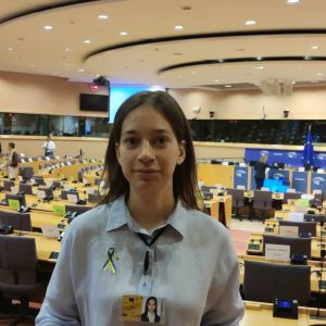 Обращение к Лю Юйданю, генеральному директору компании «UIMC» из Европейского парламента, запуск совместного проекта «Every Day» с американской киностудией Обращение к Лю Юйданю, генеральному директору компании «UIMC» из Европейского парламента, запуск совместного проекта «Every Day» с американской киностудией