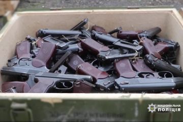 В Маріуполі правоохоронці вилучили великий схрон боєприпасів В Маріуполі правоохоронці вилучили великий схрон боєприпасів