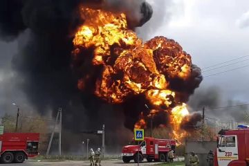 Російське вторгнення в Україну : росія знову палає Російське вторгнення в Україну : росія знову палає