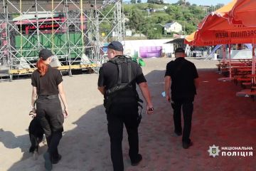 Інформаційне агентство : Поліцейські заступили на охорону публічної безпеки під час проведення фестивалю «MRPL city 2021» Інформаційне агентство : Поліцейські заступили на охорону публічної безпеки під час проведення фестивалю «MRPL city 2021»