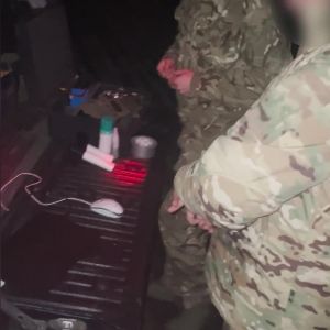 У Сватівському районі СБУ знищила склад боєприпасів та броньовану техніку окупантів  У Сватівському районі СБУ знищила склад боєприпасів та броньовану техніку окупантів