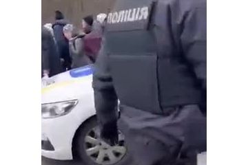 Врятували 2000 осіб: поліцейські разом із військовими та органами місцевого самоврядування провели евакуацію людей з м. Ірпінь Врятували 2000 осіб: поліцейські разом із військовими та органами місцевого самоврядування провели евакуацію людей з м. Ірпінь