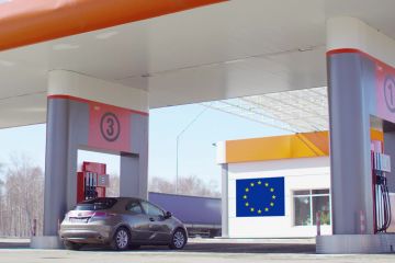 Російське вторгнення в Україну : Купуючи російську нафту та газ, ви фінансуєте вбивства українців - Володимир Зеленський Російське вторгнення в Україну : Купуючи російську нафту та газ, ви фінансуєте вбивства українців - Володимир Зеленський