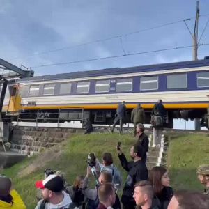 Російське вторгнення в Україну :  7 травня відновили залізничне сполучення Ірпеня із Києвом, перша електричка зі столиці уже прибула на вокзал Російське вторгнення в Україну :  7 травня відновили залізничне сполучення Ірпеня із Києвом, перша електричка зі столиці уже прибула на вокзал