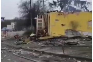 Малин, Житомирщина   В результаті авіобстрілу вороги "демілітаризували" приміщення об’єднаного військового комісаріату,  пошкоджено Свято-Покровську церкву УПЦ та міст через річку Ірша Малин, Житомирщина   В результаті авіобстрілу вороги "демілітаризували" приміщення об’єднаного військового комісаріату,  пошкоджено Свято-Покровську церкву УПЦ та міст через річку Ірша