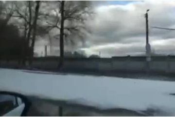 Авіаудар по Калинівці! Ракета потрапила в склади з промисловими товарами та побутовою хімією. Спалахнула пожежа! На місці вже працюють поліцейські та рятувальники.  Авіаудар по Калинівці! Ракета потрапила в склади з промисловими товарами та побутовою хімією. Спалахнула пожежа! На місці вже працюють поліцейські та рятувальники.