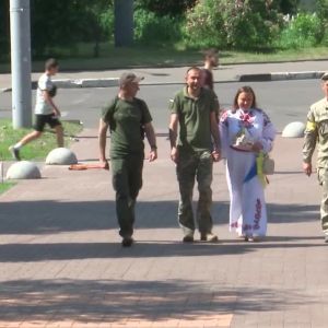 Дмитро Чумак та Марина Лебідь - кохання сильніше війни Дмитро Чумак та Марина Лебідь - кохання сильніше війни
