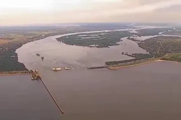 ​В Держприкордонслужбі опублікували відео, показавши як нині виглядає знищена окупантами Каховська ГЕС та затоплені села поруч