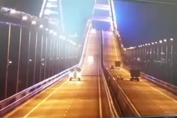 ​??Момент вибуху на Кримському мосту з камер відеоспостереження 