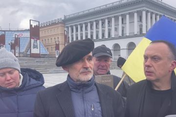 «Це можливість сказати всьому світу: Зупиніть війну в Україні!» — диригент Герман Макаренко про концерт симфонічного оркестру з закликом закрити небо над Україною, який відбувся в центрі Києва «Це можливість сказати всьому світу: Зупиніть війну в Україні!» — диригент Герман Макаренко про концерт симфонічного оркестру з закликом закрити небо над Україною, який відбувся в центрі Києва