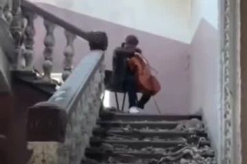 Російське вторгнення в Україну : Центральний будинок культури Ірпеня...  Російське вторгнення в Україну : Центральний будинок культури Ірпеня...