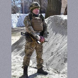 Андрій Клепаровський : Під час російсько-української війни чимало митців беруть до рук зброю, аби захистити свою батьківщину. Один з них - Андрій Клепаровський, талановитий український художник, який зараз перебуває на фронті Андрій Клепаровський : Під час російсько-української війни чимало митців беруть до рук зброю, аби захистити свою батьківщину. Один з них - Андрій Клепаровський, талановитий український художник, який зараз перебуває на фронті