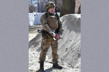 Андрій Клепаровський : Під час російсько-української війни чимало митців беруть до рук зброю, аби захистити свою батьківщину. Один з них - Андрій Клепаровський, талановитий український художник, який зараз перебуває на фронті Андрій Клепаровський : Під час російсько-української війни чимало митців беруть до рук зброю, аби захистити свою батьківщину. Один з них - Андрій Клепаровський, талановитий український художник, який зараз перебуває на фронті