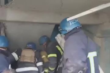 У Запоріжжі з-під завалів врятували жінку У Запоріжжі з-під завалів врятували жінку