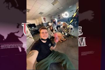 В Києві майсти тату-салону Lamarch  ввійшли зі скандалом у соцмережу В Києві майсти тату-салону Lamarch  ввійшли зі скандалом у соцмережу