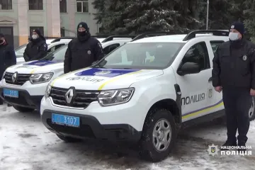 ​На Донеччині поліцейські офіцери громади отримали нові службові автомобілі