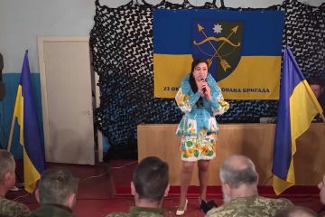 Концерт заслуженої артистки України Олени Білоконь в 23 ОМБр Концерт заслуженої артистки України Олени Білоконь в 23 ОМБр
