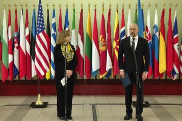 16.04.2021 Брифінг Прем'єр-міністра України Д.Шмигаля і Тимчасової повіреної у справах США К.Квін 16.04.2021 Брифінг Прем'єр-міністра України Д.Шмигаля і Тимчасової повіреної у справах США К.Квін