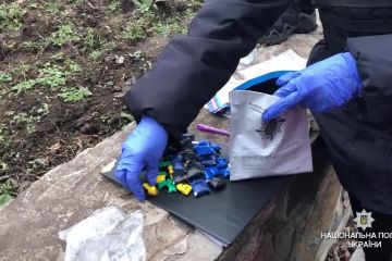 Амфетамін, екстазі та галюциногенні гриби: в Маріуполі бійці роти поліції особливого призначення перекрили канал збуту наркотиків Амфетамін, екстазі та галюциногенні гриби: в Маріуполі бійці роти поліції особливого призначення перекрили канал збуту наркотиків