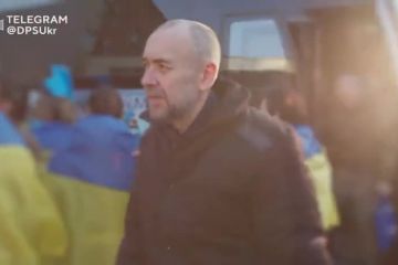 ДПСУ показала ексклюзивні кадри вчорашнього повернення наших захисників з російського полону ДПСУ показала ексклюзивні кадри вчорашнього повернення наших захисників з російського полону
