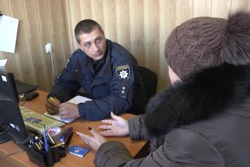 На Донеччині 9 територіальних громад готові приєднатися до проєкту «Поліцейський офіцер громади» На Донеччині 9 територіальних громад готові приєднатися до проєкту «Поліцейський офіцер громади»