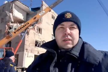 Сьогодні, 12 березня, тривають аварійно-рятувальні роботи на вул. Холодногірська міста Харкова, де нещодавно ворожа ракета потрапила у 5-поверховий житловий будинок Сьогодні, 12 березня, тривають аварійно-рятувальні роботи на вул. Холодногірська міста Харкова, де нещодавно ворожа ракета потрапила у 5-поверховий житловий будинок