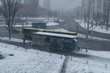 На вулицях Києва через негоду працюють 118 одиниць техніки та понад 1800 комунальників На вулицях Києва через негоду працюють 118 одиниць техніки та понад 1800 комунальників