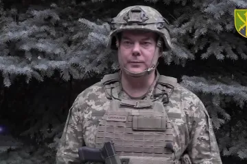 ​Командувач Сил оборони генерал-лейтенант Сергій Наєв відвідав райони виконання бойових завдань угрупувань військ, які боронять Україну в північно-східній, східній та південно-східній операційних зонах.
