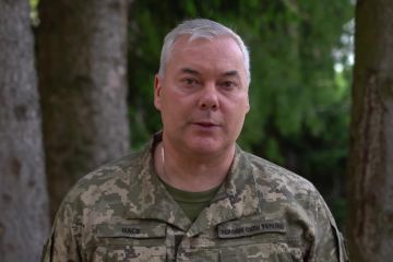 Командувач Об’єднаних Сил ЗС України  генерал-лейтенант Сергій Наєв відвідав один з лікувальних закладів Північної операційної зони де проходять лікування пораненні військовослужбовці. Командувач Об’єднаних Сил ЗС України  генерал-лейтенант Сергій Наєв відвідав один з лікувальних закладів Північної операційної зони де проходять лікування пораненні військовослужбовці.