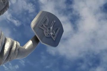 Герб срср на монументі Батьківщина-мати у Києві замінять на герб України до Дня незалежності Герб срср на монументі Батьківщина-мати у Києві замінять на герб України до Дня незалежності