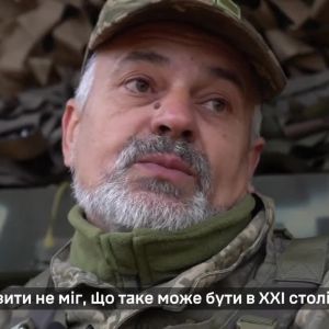 Тепло справжньої родини відчувається навіть серед вибухів та холоду фронту.  Тепло справжньої родини відчувається навіть серед вибухів та холоду фронту.