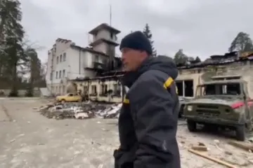 ​Російське вторгнення в Україну : Ось і усе, що лишилося від однієї з пожежно-рятувальних частин Києва.