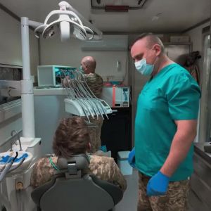 Стоматологічна допомога на колесах у 23 ОМБр Стоматологічна допомога на колесах у 23 ОМБр