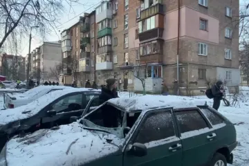 ​Наслідки влучання дронів-камікадзе у Шевченківському районі в Києві