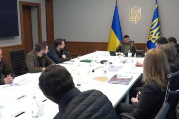 Російське вторгнення в Україну : Володимир Зеленський зустрівся з архітекторами для обговорення та вирішення проблем, які принесла війна Російське вторгнення в Україну : Володимир Зеленський зустрівся з архітекторами для обговорення та вирішення проблем, які принесла війна