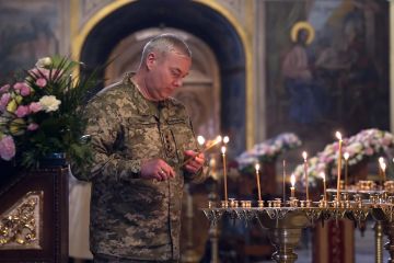 Сьогодні усі дзвони Православної церкви України сповіщають радісну новину про Воскресіння Ісуса Христа.  Сьогодні усі дзвони Православної церкви України сповіщають радісну новину про Воскресіння Ісуса Христа.