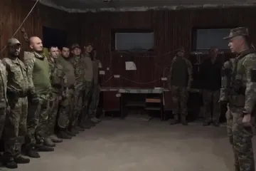 ​Командувач Сухопутних військ ЗСУ генерал-полковник Олександр Сирський відвідав воїнів на бахмутському напрямку