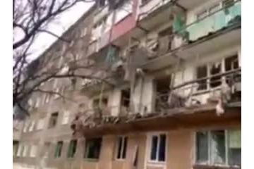 Російське вторгнення в Україну : Окупанти обстріляли Золоте: двоє людей загинули, четверо – поранені Російське вторгнення в Україну : Окупанти обстріляли Золоте: двоє людей загинули, четверо – поранені