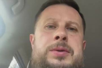 Я дякую кожному хто робить усе для порятунку воїнів, кожному, хто надавав розголосу подіям на "Азовсталі". Але зараз я закликаю утриматися від коментарів та оцінок того, що відбувається там. Я дякую кожному хто робить усе для порятунку воїнів, кожному, хто надавав розголосу подіям на "Азовсталі". Але зараз я закликаю утриматися від коментарів та оцінок того, що відбувається там.