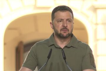Володимир Зеленський зробив заяву для ЗМІ після зустрічі з африканською делегацією Володимир Зеленський зробив заяву для ЗМІ після зустрічі з африканською делегацією